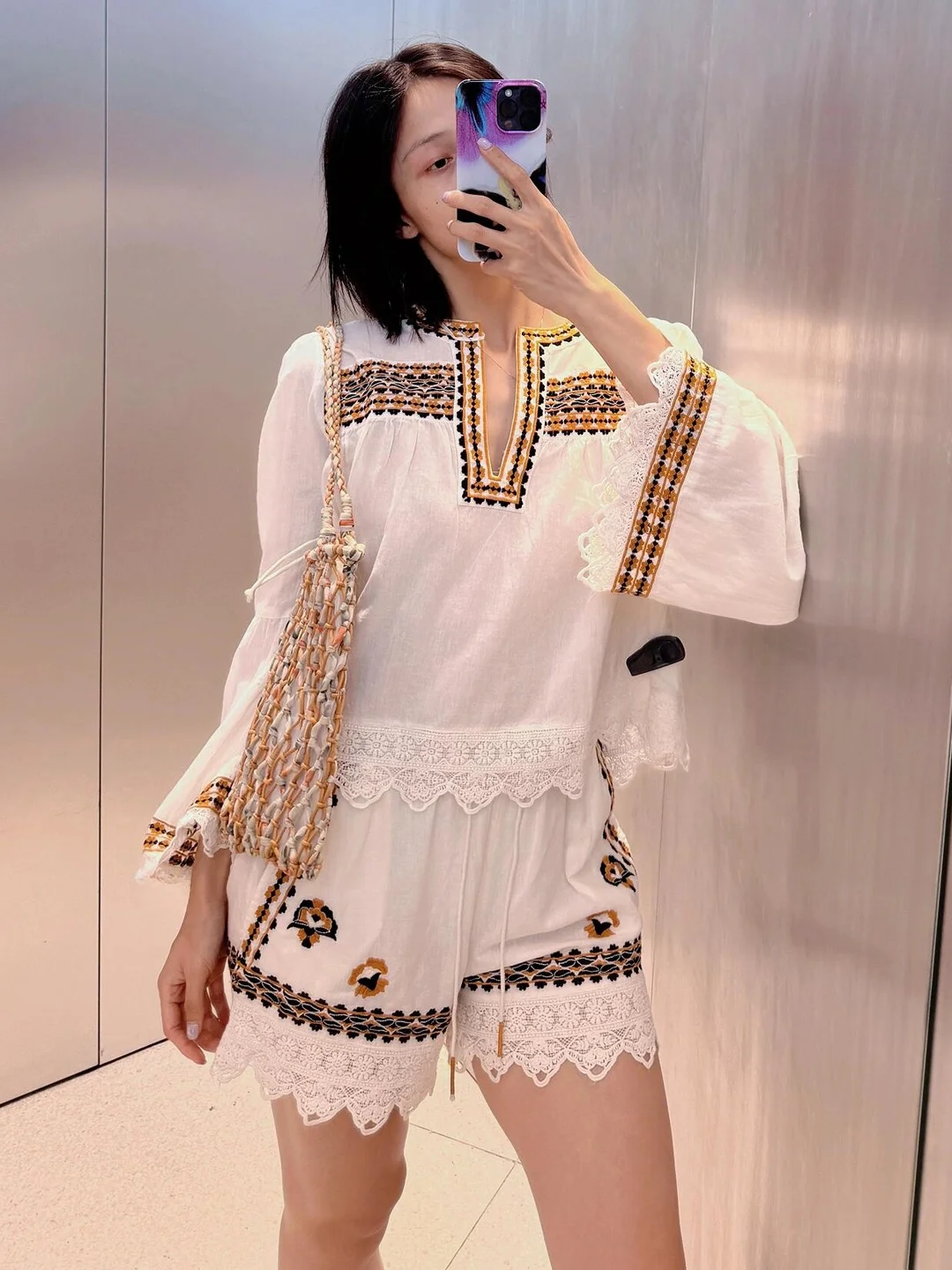 

Белая этническая кружевная длинная вишивка с тяжелой вышивкой, свободная женская осенняя свободная блузка с v-образным вырезом, дышащая корейская блузка