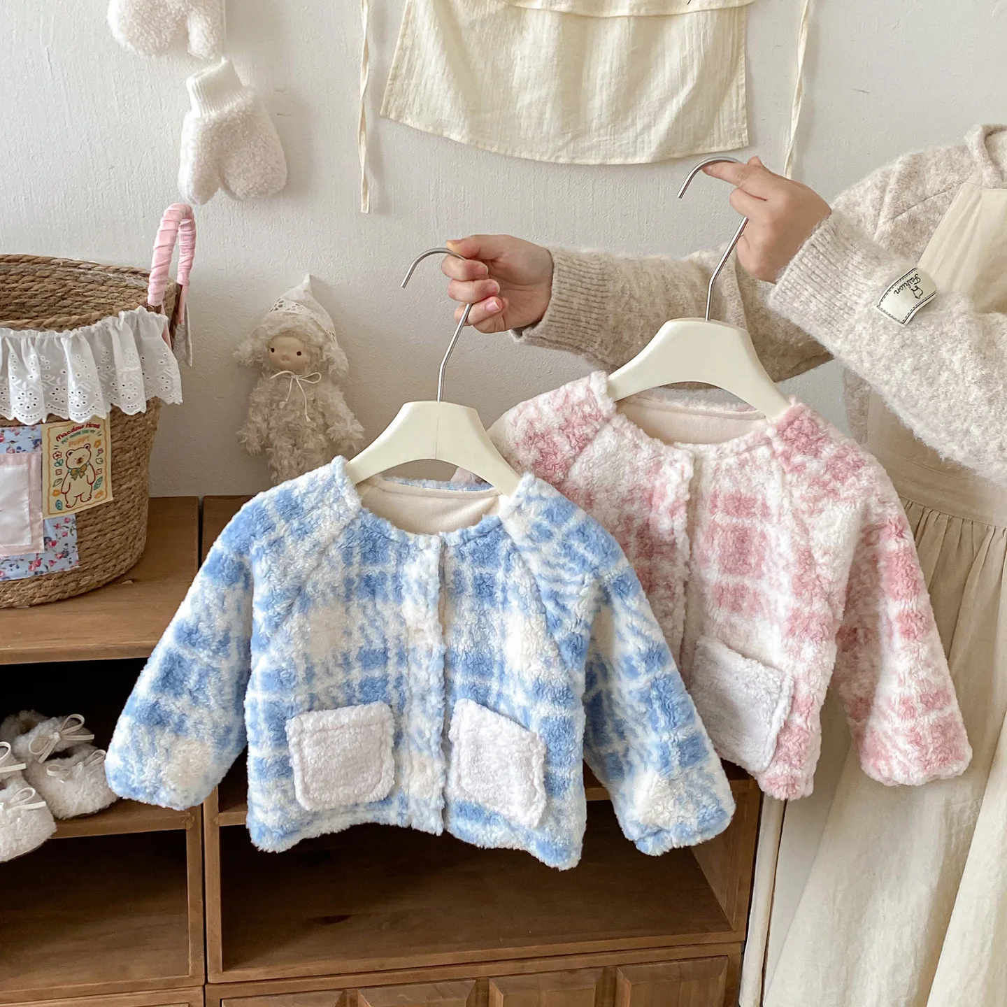 Boys' and Girls' Outerwear Winter 2025 New Style Children's Stylish Warm Clothes, Baby Children's Clothing with Added Fleece