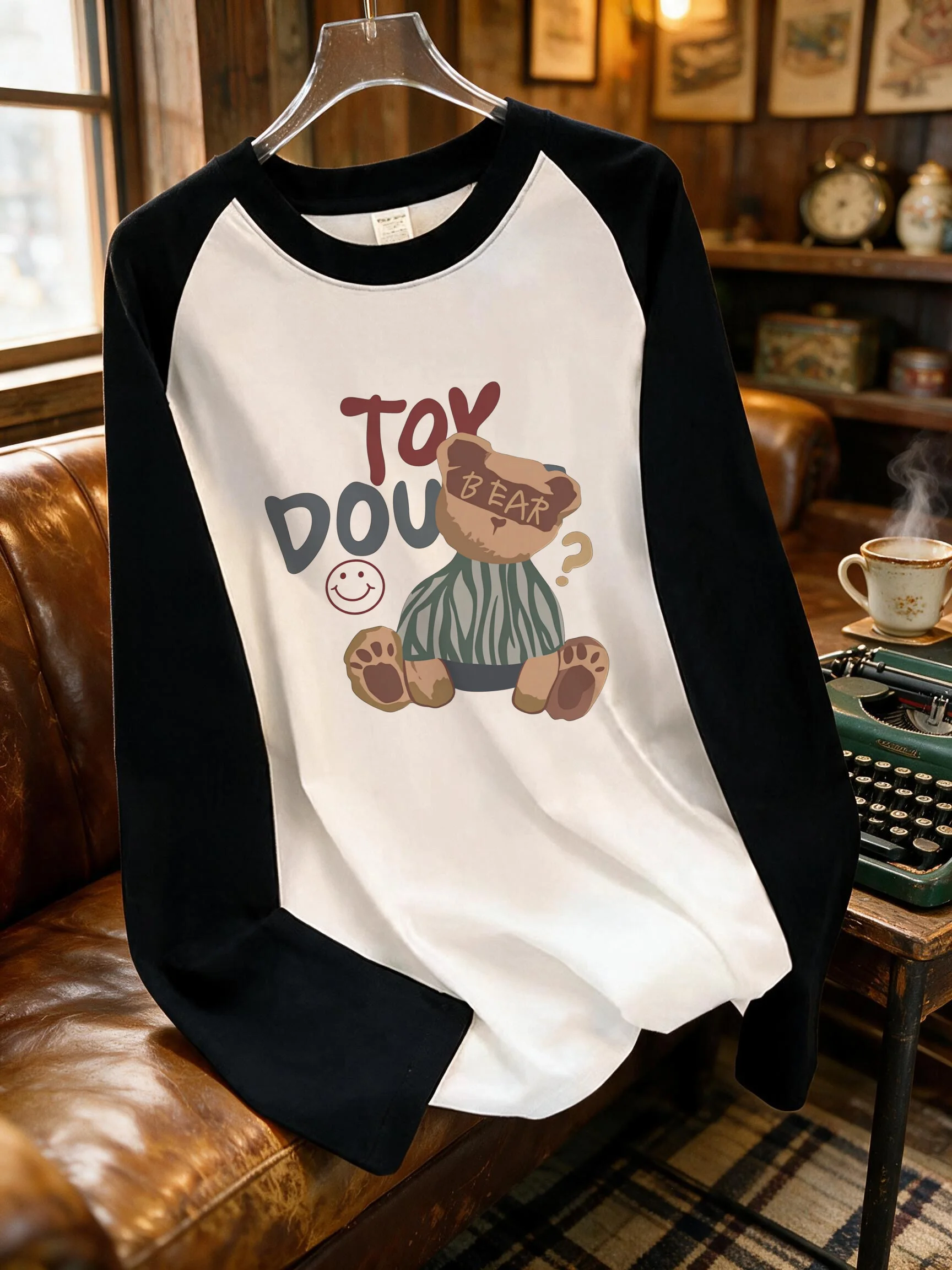The Little Bear Sitting on The Ground Print Raglan Long Sleeve T Shirt with Letter Women's Vintage Tops T-shirt Clothes Female