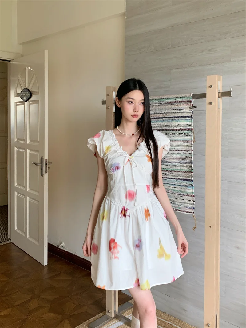 프랑스어 레트로 v 넥 프린트 퍼프 슬리브 화이트 꽃 미니 드레스 여성용 여름 슬림 피트 캐주얼 목가적 스타일 a 라인 드레스