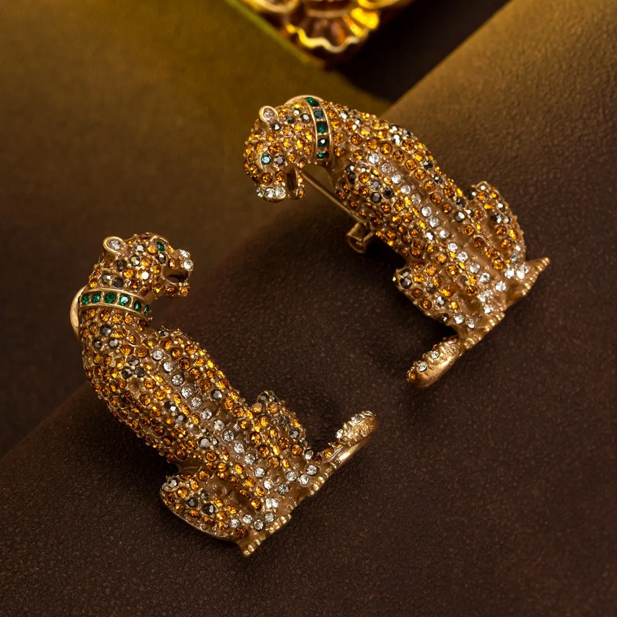 Medieval Earrings Fashion Exaggerated Full Diamond Inlaid Leopard Classy Sense Retro Distressed Earrings