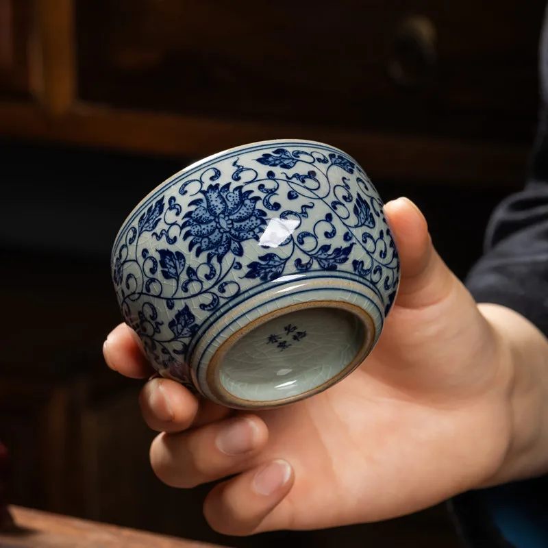 

Винтажная чайная чашка из старинной глины Цзиндэчжэнь, расписанная вручную сине-белым узором лотоса, высококачественная одиночная чашка с подглазурной росписью, чашка владельца.