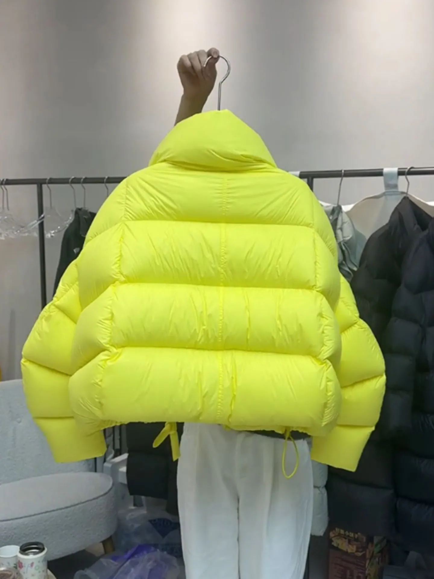 Kurtka puchowa damska zimowa, ciepła, ze stójką, żółta, typu chleb, z włókna poliestrowego, biały puch.