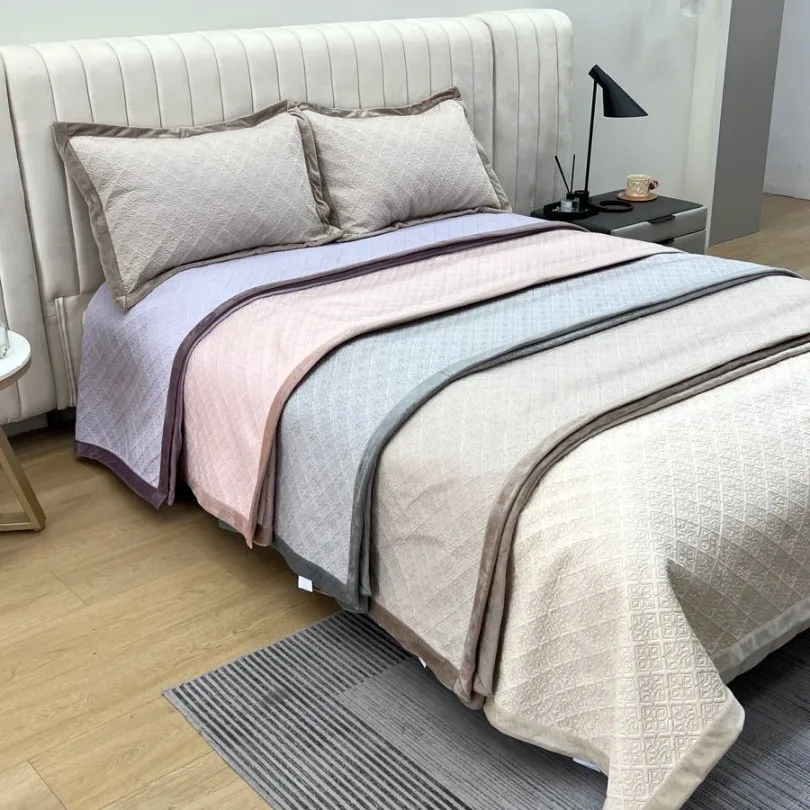 

Premium Luxury Velvet Washed Quilt Set, American Style Quilted Bedspead Coverlet, Super Soft Thick Cotton Fitted Sheet