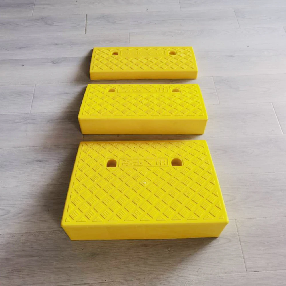 1 Pcs Step slope plastic ramp Triangular ramp Car tire ramp Car wash room step slope pad 38x49.5x14.5cm Road step triangular pad