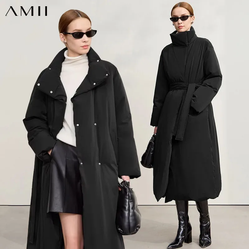 Amii donsjassen 2025, winter nieuwe effen kleur losse lange damesbovenkleding met riem hoge hals dikker warm donsjack 12544184