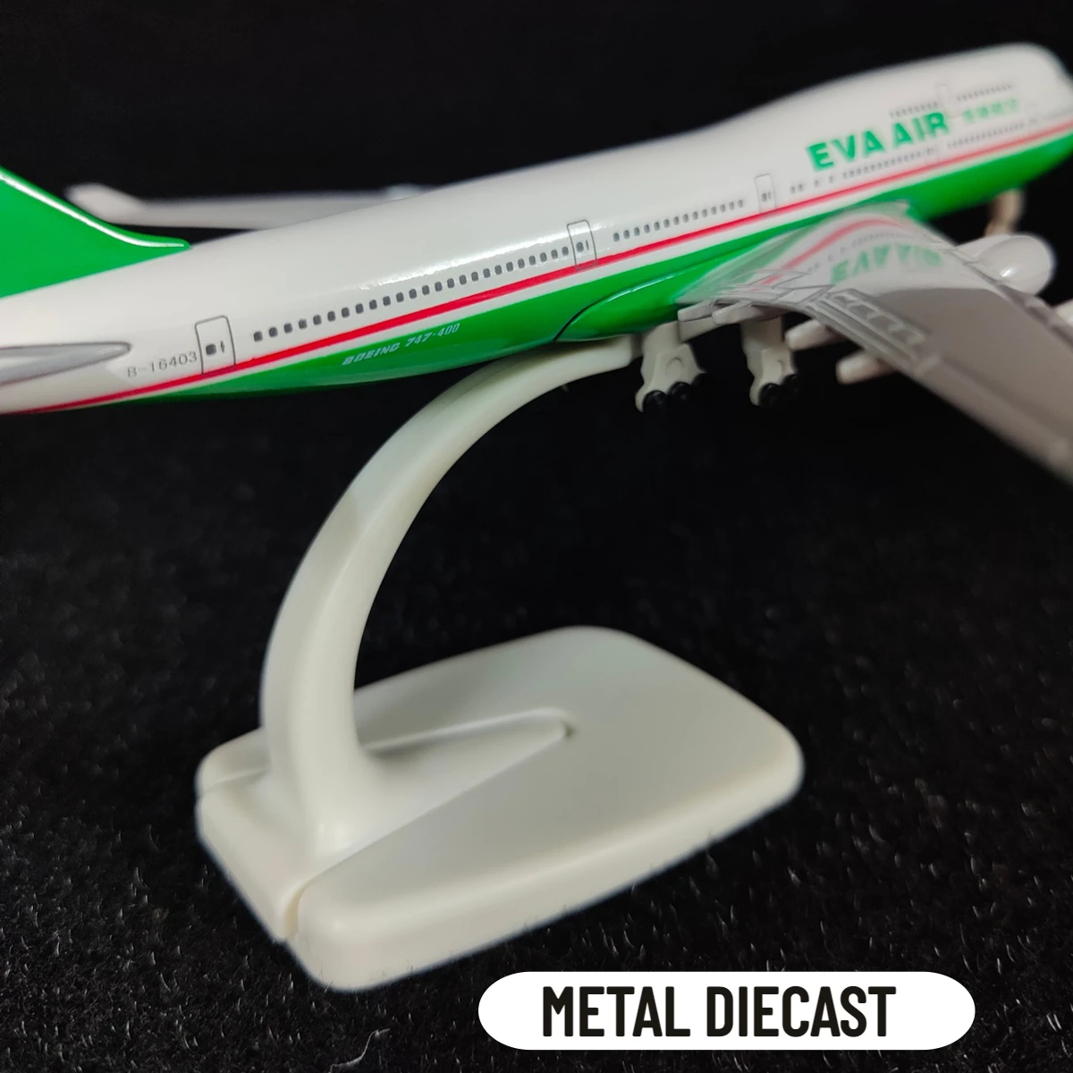 1:250 Metal Aircraft Model Replica EVA Air B747 Airplane Scale Miniature Art Decoration Diecast Aviation Collectible Toy