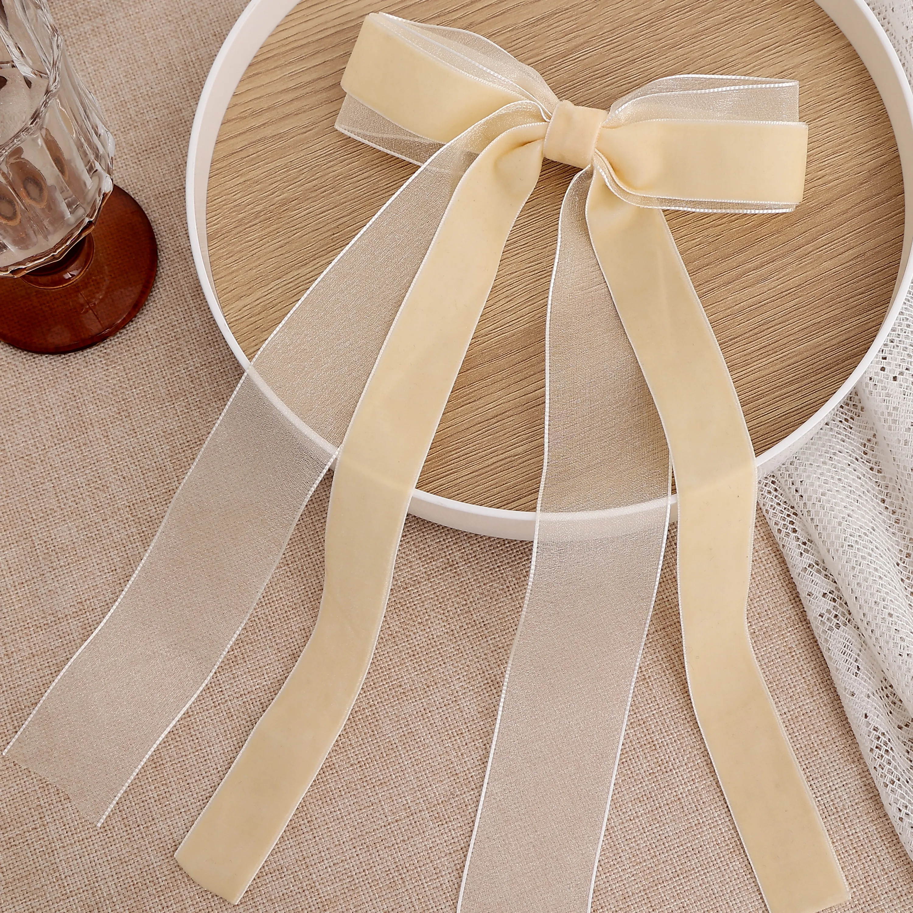 סרט ראש רחב עם פפיון בסגנון קוריאני