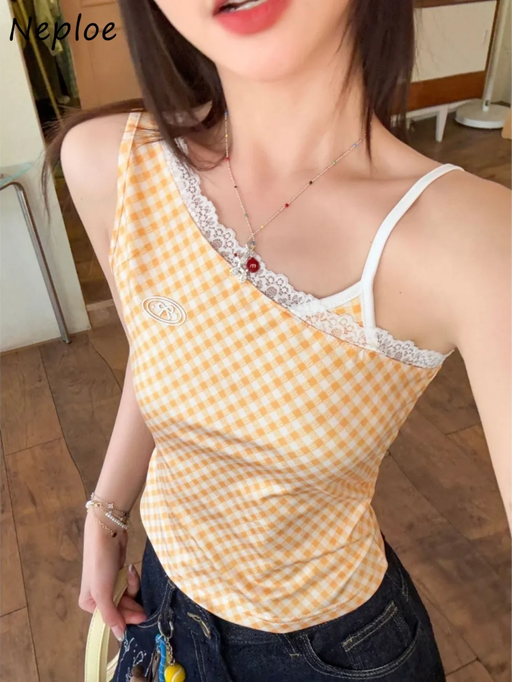 

Neploe Тонкий клетчатый универсальный короткий жилет с открытыми плечами с косым воротником 2025 Новые усовершенствованные короткие кружевные майки в стиле пэчворк Корея Y2K Майки