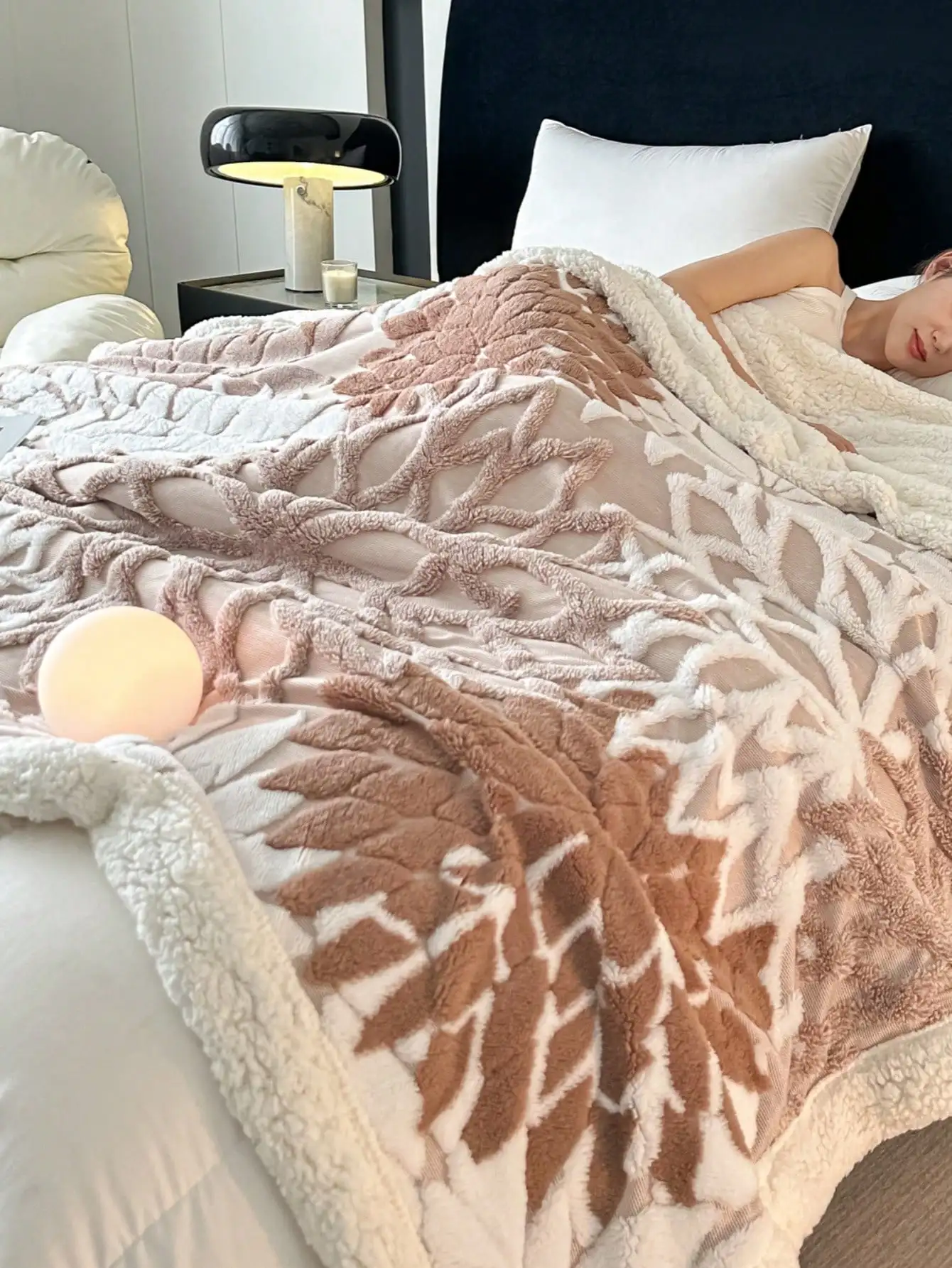 1pc Thickened Double-Layer Bohemian Style Jacquard Faux Long Pile Lamb Fleece Blanket, Soft And Warm, Reversible Bed Blanket, Shawl Blanket, Living Room Wall Hanging, Bedroom Decor, Dorm Room Decor, Bedding, Office, Car Blanket, Travel Blanket