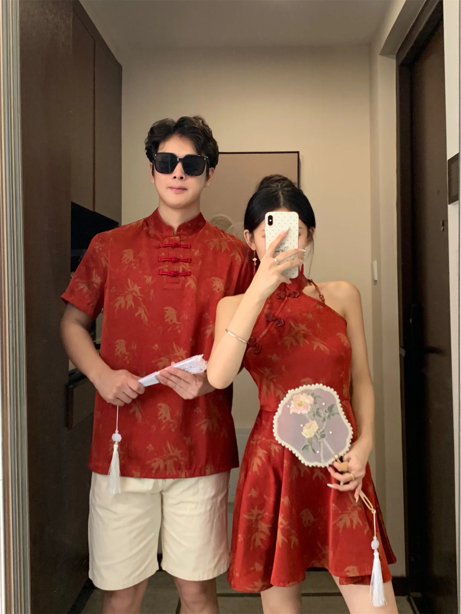 

Ретро-костюм для пары с цветочным принтом: топ с коротким рукавом и облегающая короткая юбка с высокой талией из полиэстера на молнии