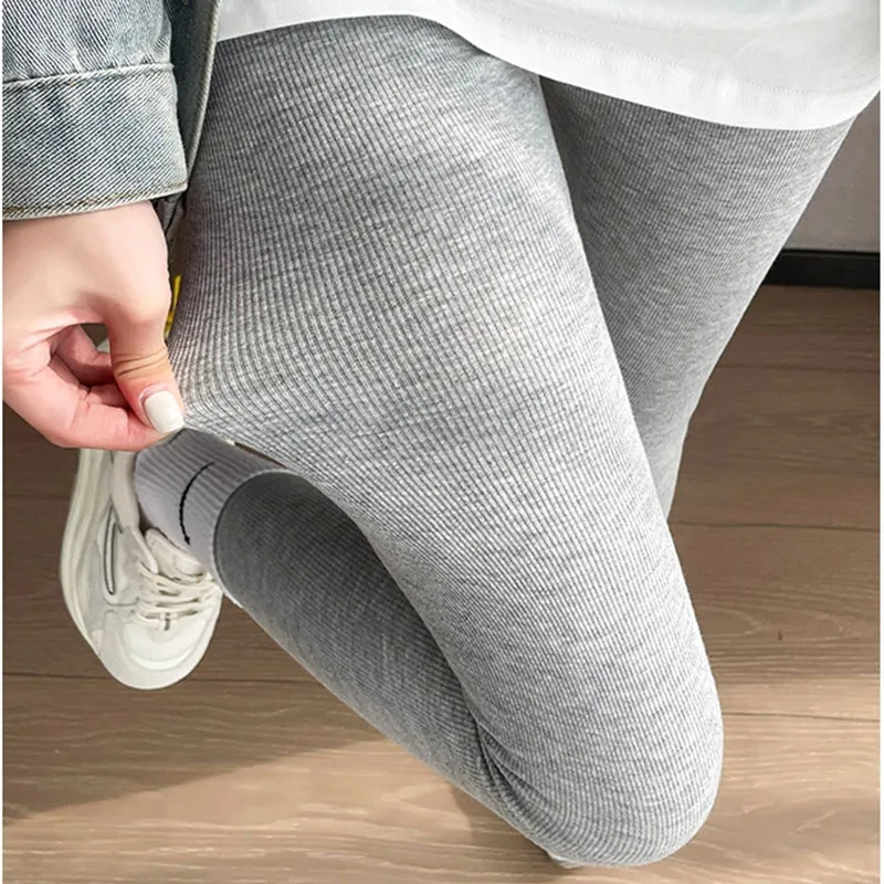 Herbst und Winter neue Verkäufe von Hosen mit Gewinde schlanke Neun-Punkt-Hosen Frauen beliebte vertikale Streifen mit allen Leggings Frauen