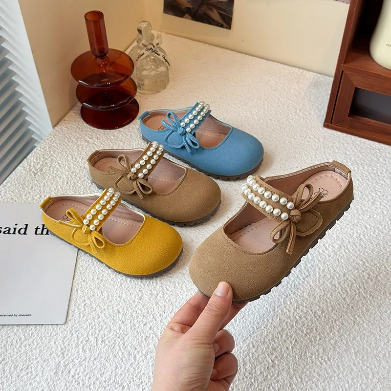 

Милые детские тапочки, летние модные туфли принцессы без шнуровки с жемчужным бантом для девочек, универсальные элегантные детские повседневные тапочки на плоской подошве