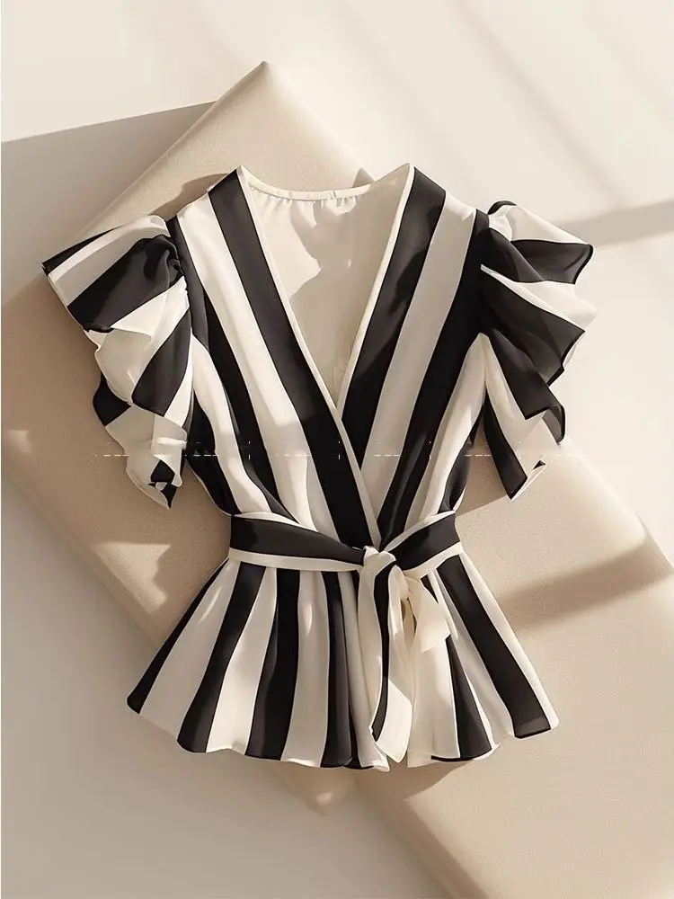 

Летняя женская футболка с V-образным вырезом и коротким рукавом, приталенная, в корейском стиле, для повседневной носки, модная, в полоску, с пэчворком, асимметричная, без застежек, коллекция Лето 2025