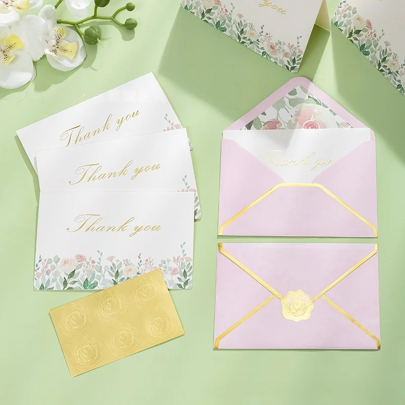 

Поздравительные открытки в сложенном виде золотой фольги — свежие цветы, свадебные приглашения, высококачественные конверты с цветным принтом и благословением сообщений