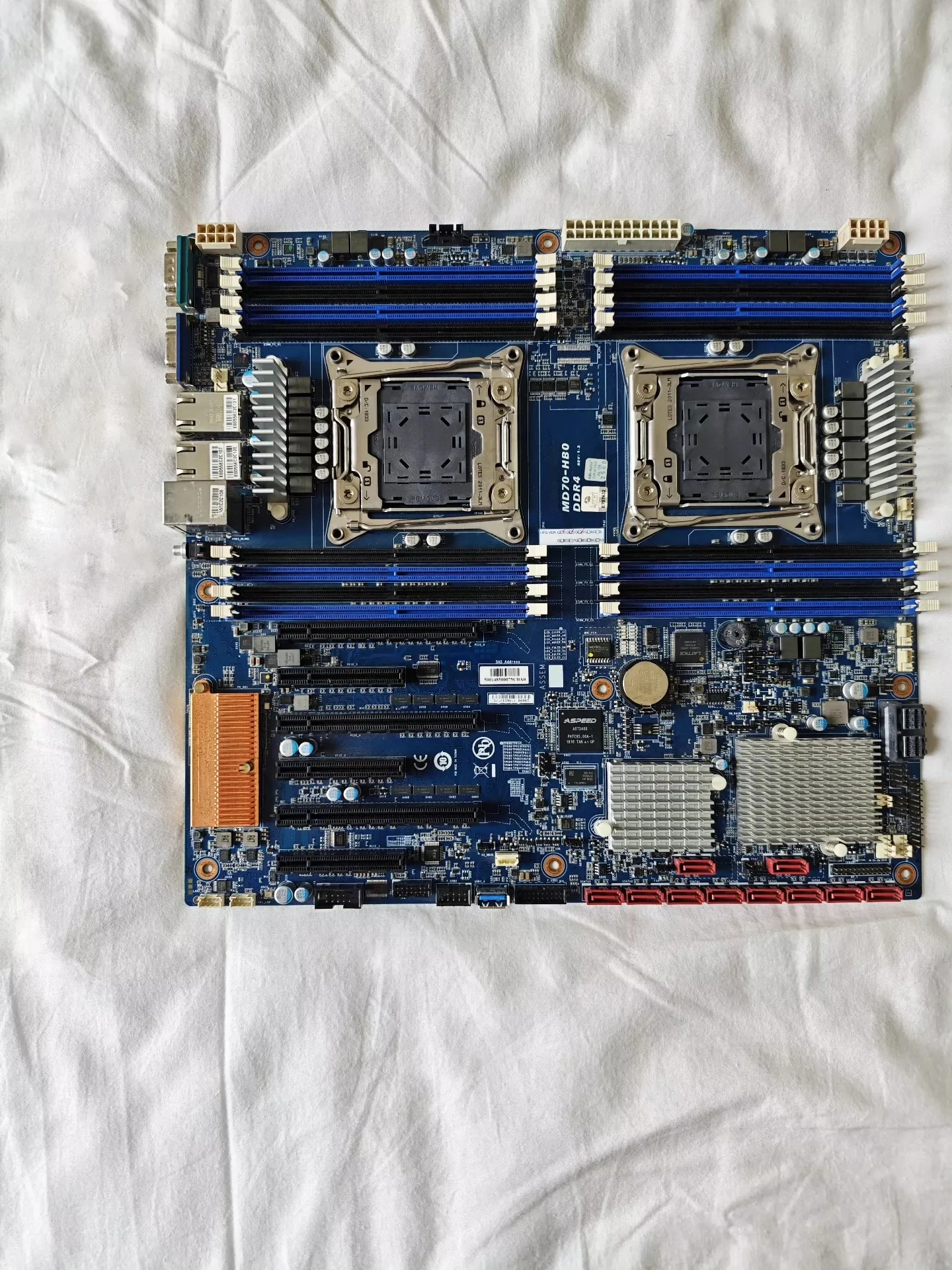 MD70-HB0 Xeon processor E5-2600 V3 / V4  10GbE BASE-T LAN ports (X540) Mini-SAS motherboard