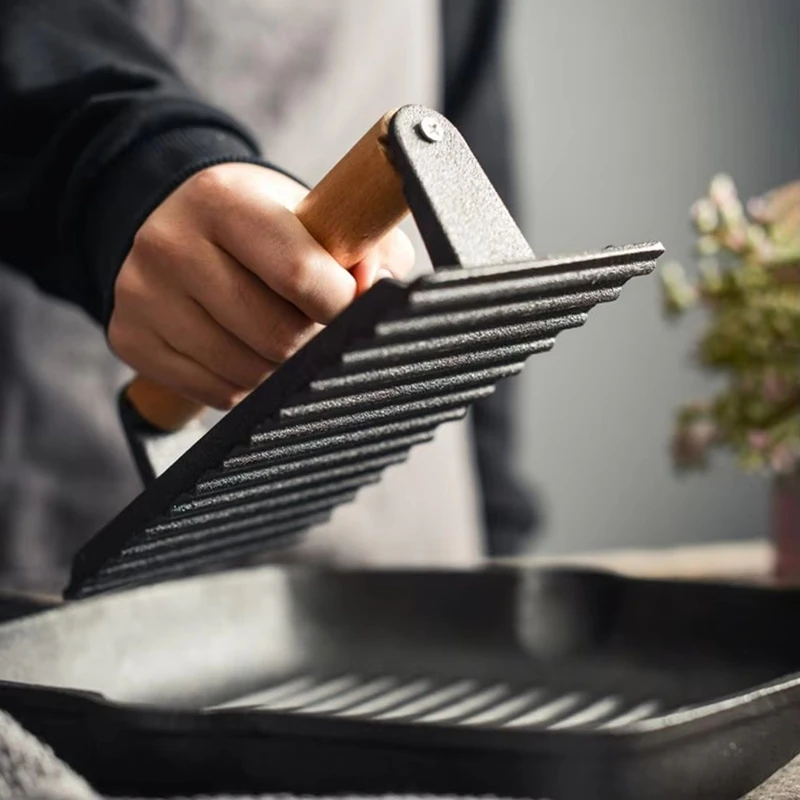 N38R_Meat Press for Grilling Cast with Wooden Handle