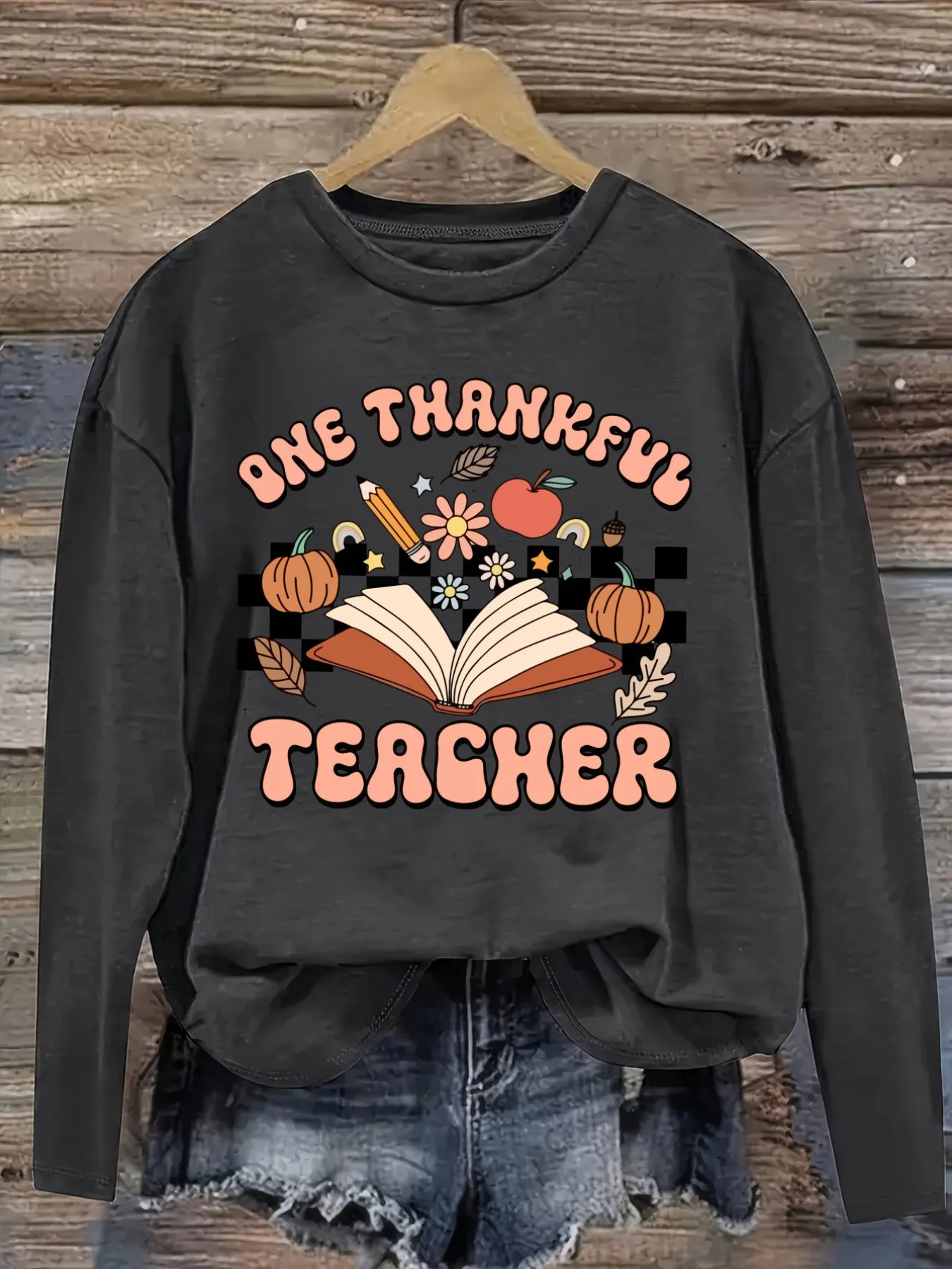 Women's Casual Long Sleeve Crew Neck T-Shirt One Thankful Teacher Book Pumpkin Design, Round Neck Women's Clothing, Machine Washable, Slightly Elastic, Loose Fit, Spring Autumn Winter Women's T-Shirt, Halloween Costume Outfit