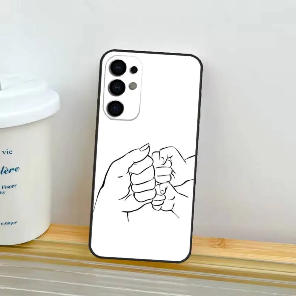 Etui na telefon Samsung S25,24,23,22,30,21,10,9,Ultra,Plus,Lite z motywem mamy, córki, syna, taty trzymających się za ręce, miękkie, czarne.