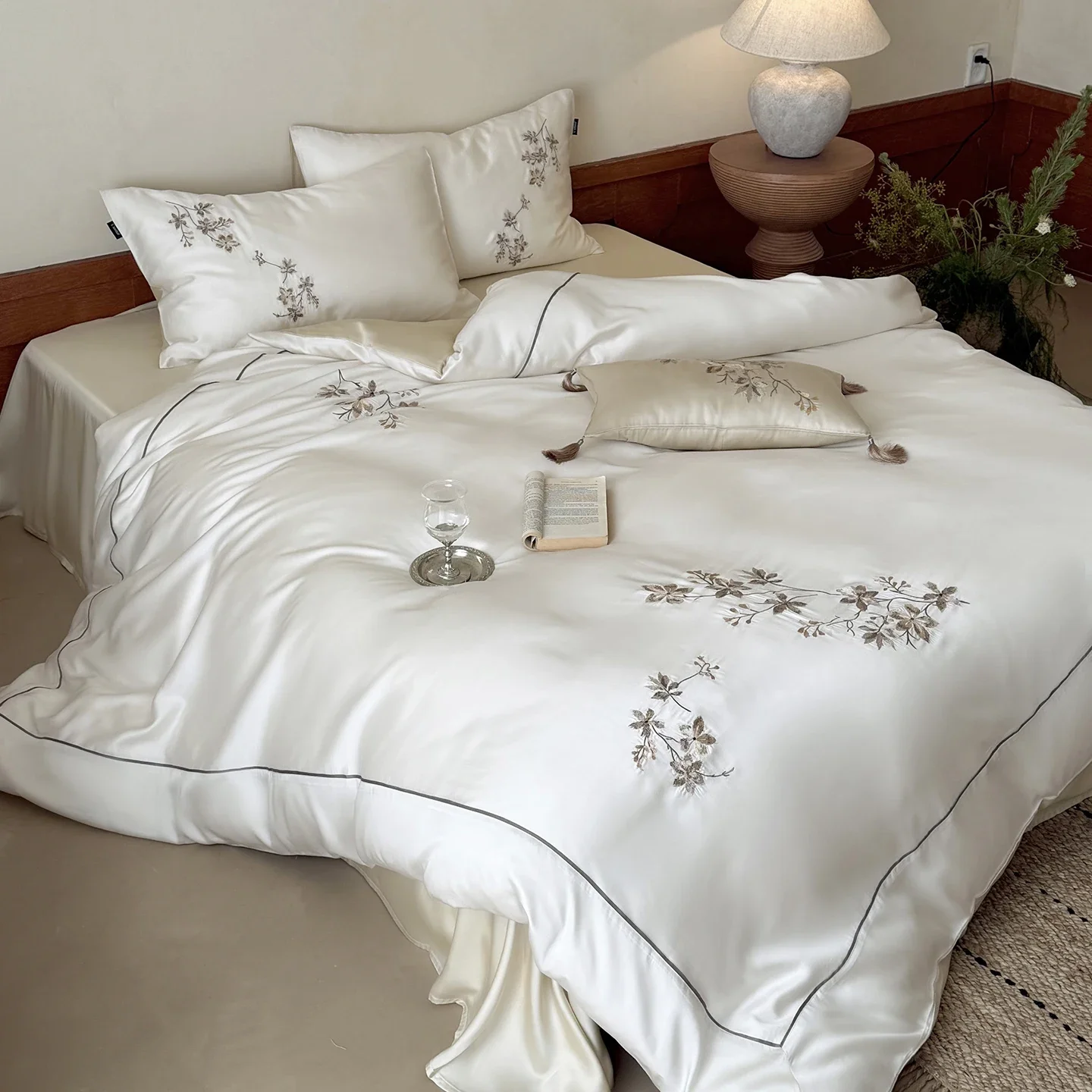 Luxury 600TC Lyocell Eucalyptus Fiber Flowers Embroidery Bedding Set Soft Silky Duvet Cover Flat/Fitted Bed Sheet Pillowcases