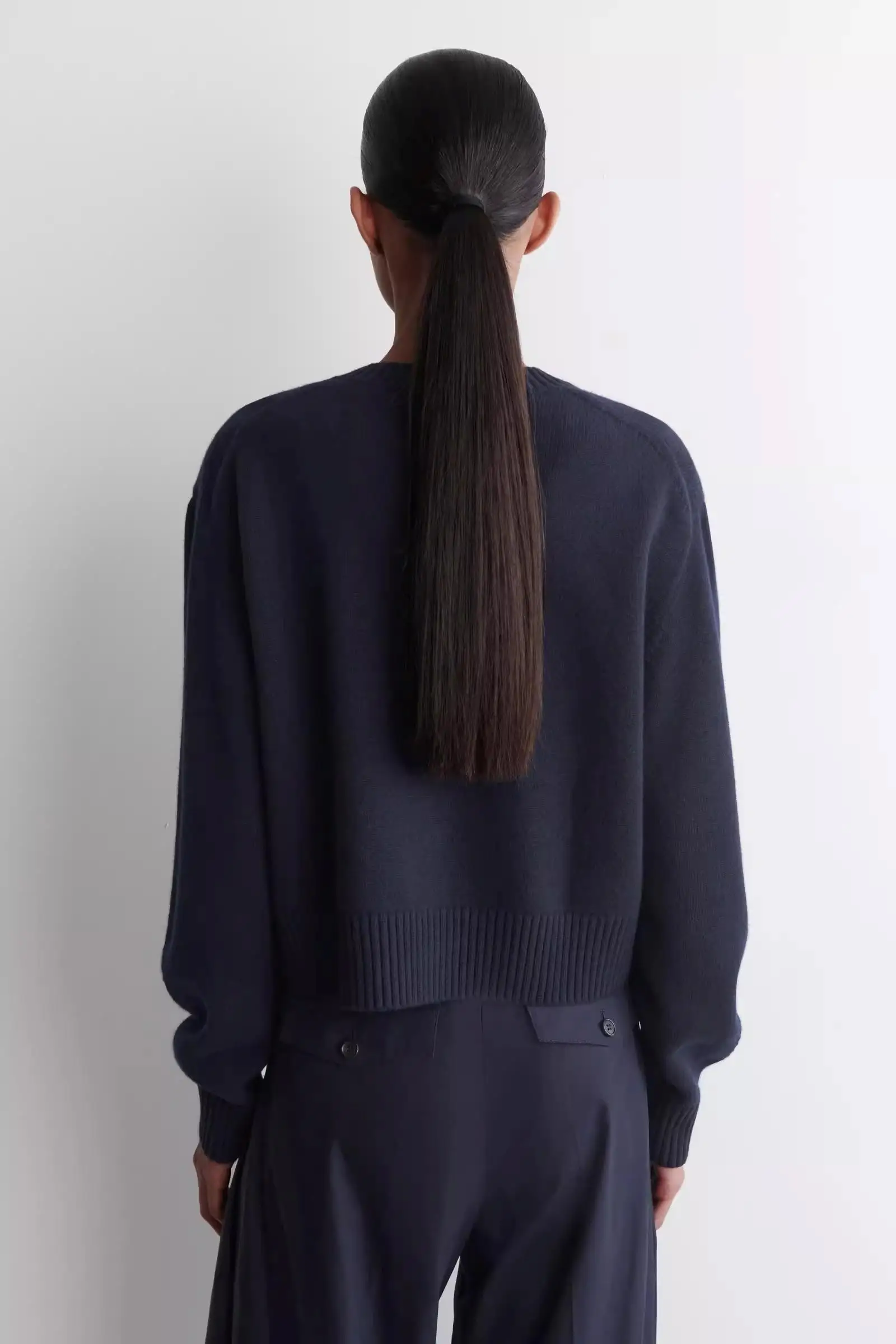 Ethereal MD 2025 كوس الخريف نمط جديد للسيدات عارضة وعصرية النمط القياسي المخلوطة الأزرق الداكن سترة محبوكة #4