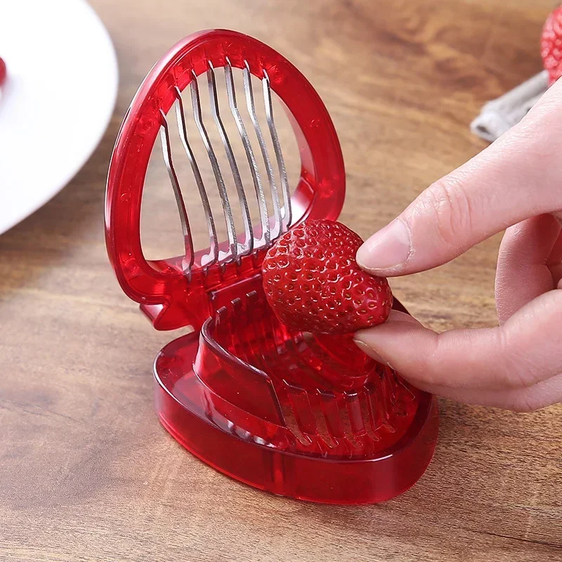 New Creative Strawberry Slicer Plastic Stainless Steel Fruit Platter Kitchen Portable Splitting Small Tools Home Decoration