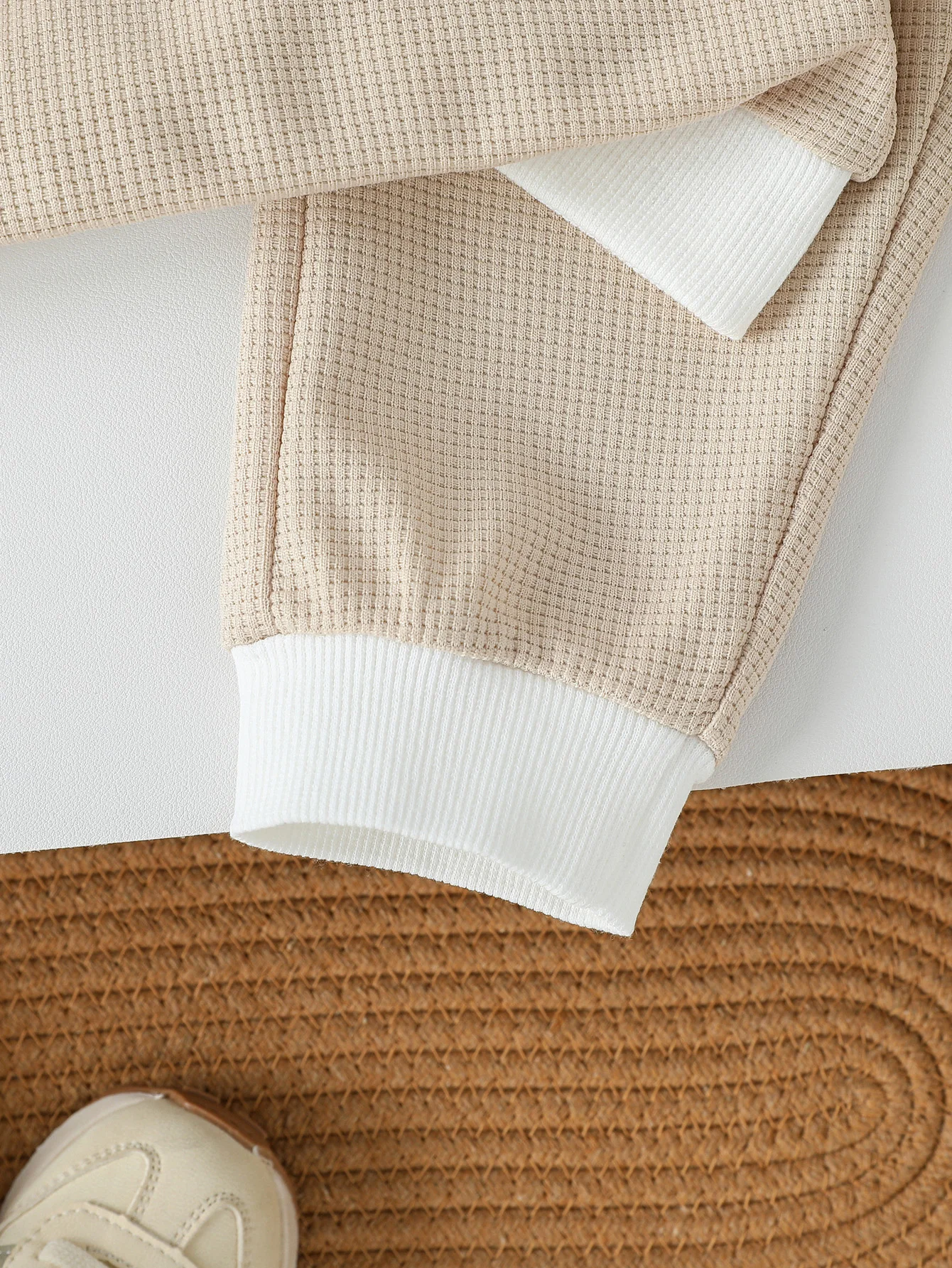 طفل الفتيان/الفتيات الخريف طويلة الأكمام طباعة رسالة ل 1-3Y طقم رياضي ربيع الخريف كنزة قطيفة سراويل للجري قطعتين