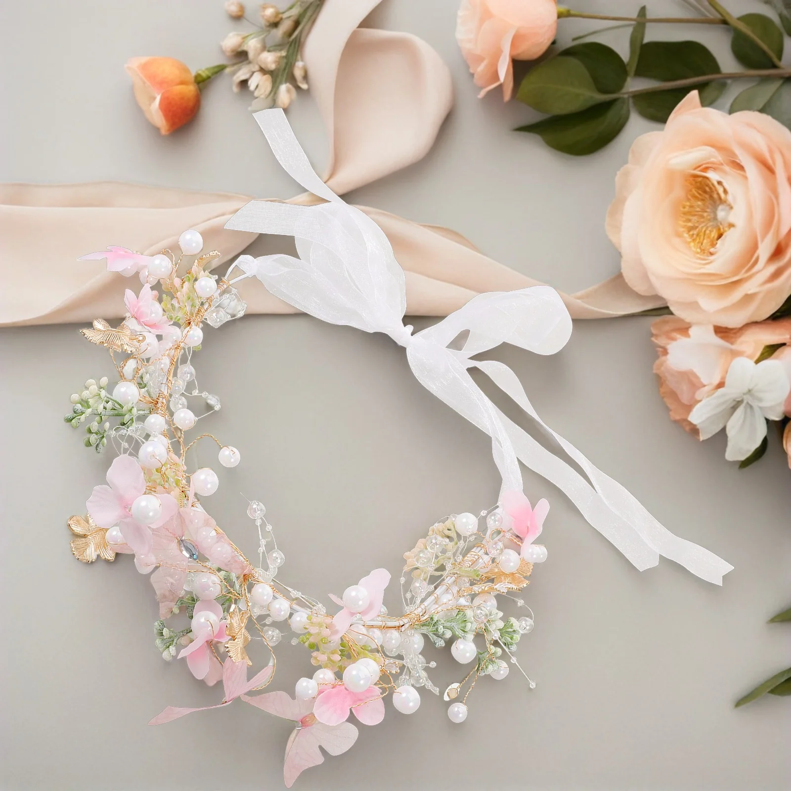 عصابة رأس أنيقة لحفلات الزفاف مقلدة على شكل فراشة لؤلؤية وزهور إكسسوار شعر مريح وقابل للتعديل مناسب للمناسبات الخاصة