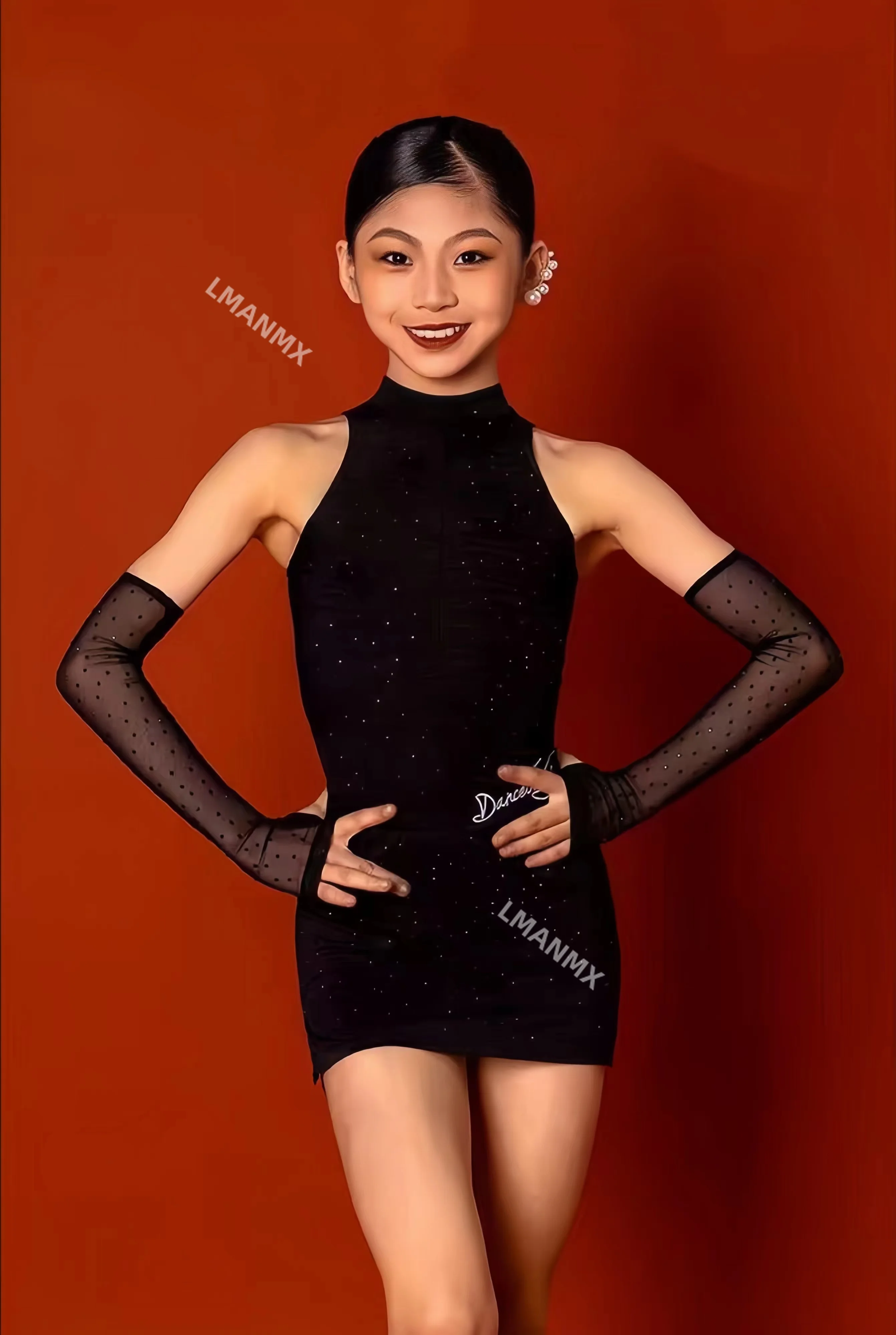 

New summer girls' diamond studded Latin dance flower suit set, high-end feeling training suit, competition performance suit