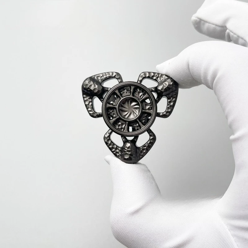 King Kong EDC Demon Subduing Three-page Attack Speed ​​Mechanical Metal Hammer Pattern Craft Fidget Spinner Decompression Toy
