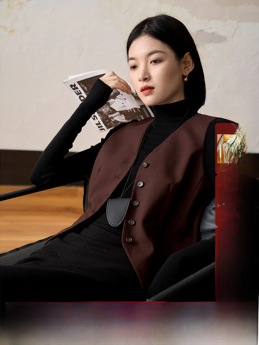 

Cozyfit Ele Commuter Woolen Vest Fine Spun Wool V-ne Regular Length Single Button Closure Moderate Warmth Pure Color