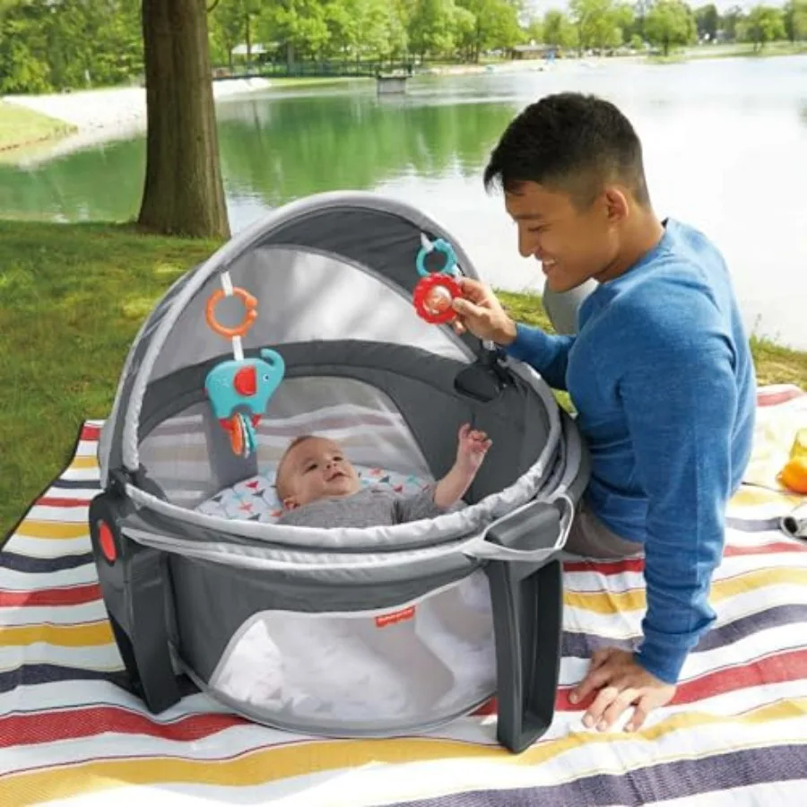 سرير محمول على TheGo Baby Dome مساحة لعب للسفر مع مظلة ألعاب لحديثي الولادة التنموية للنوم الآمن والترفيه