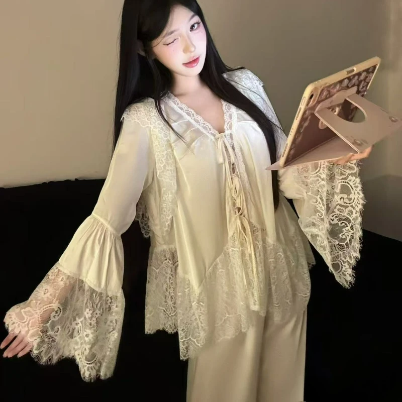 2026 ربيع الخريف مجموعة بيجامة فضفاضة كبيرة الحجم عصرية للنساء جديدة أنيقة الدانتيل بأكمام طويلة السراويل الطويلة ملابس المنزل