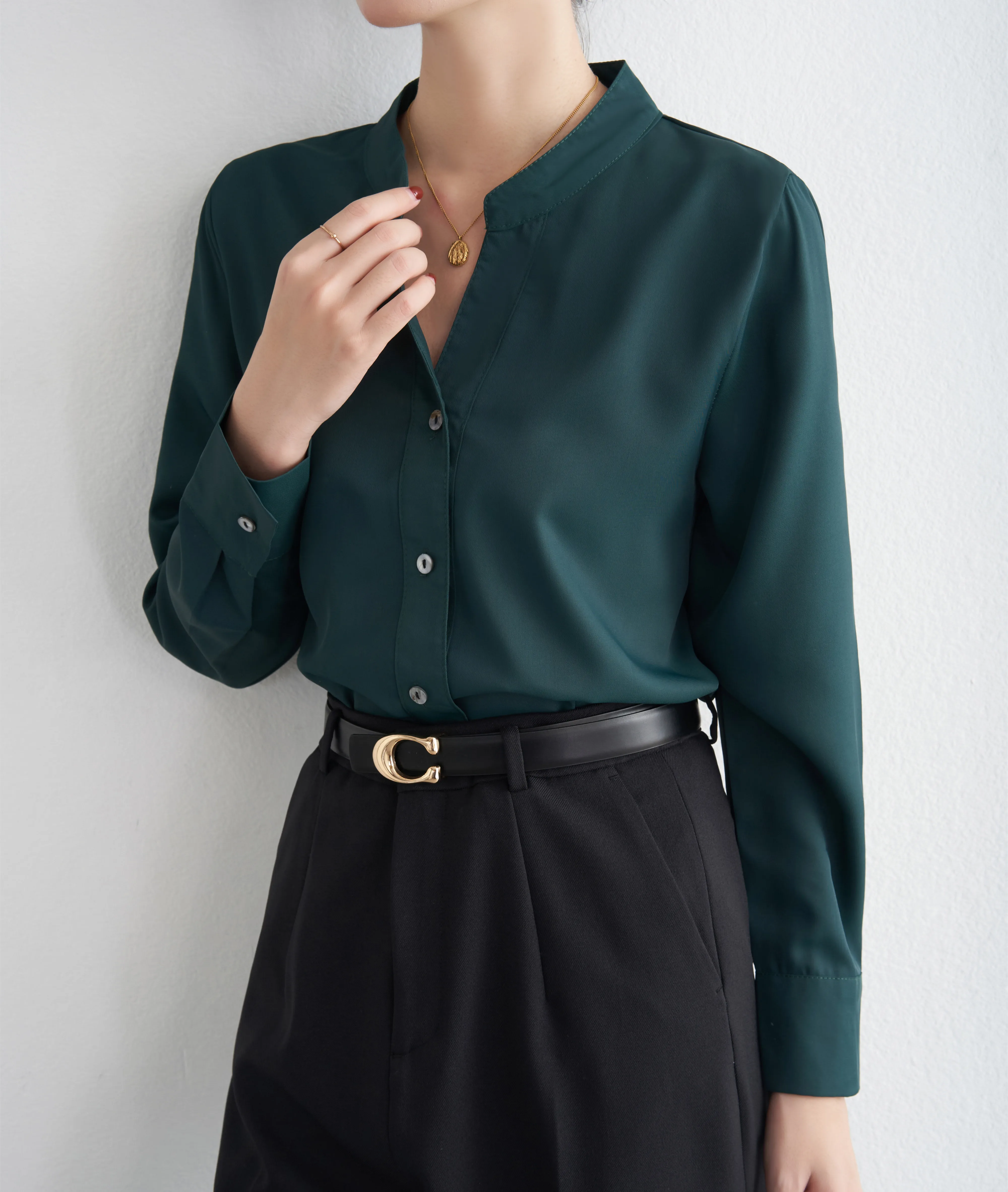 

Элегантная белая рубашка для женщин, новинка 2023 года, осень, элитный темперамент, с v-образным вырезом, профессиональные формальные блузки, офисные женские рабочие топы, модный