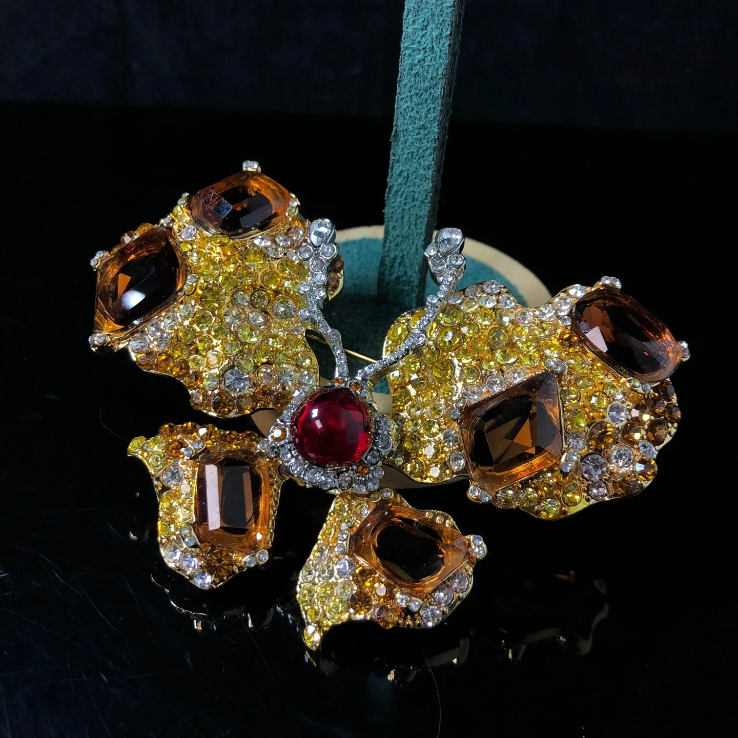 Retro exquisite butterfly brooch schmuck брошка bright fantasy animal corsage dress accessories women's brooch