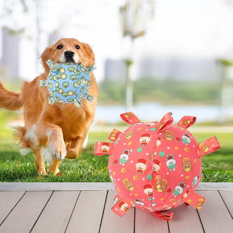 The dog toy ball makes a sound to relieve boredom, and the pet is self-inflicted and resistant to biting and consumes