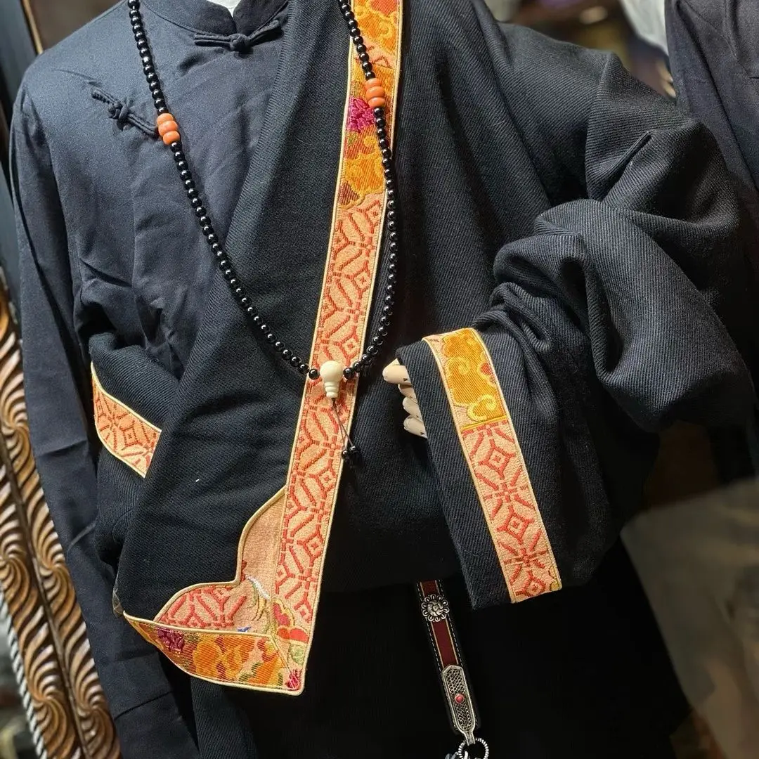 男性と女性のチベットパフォーマンス服シングルチベットローブ