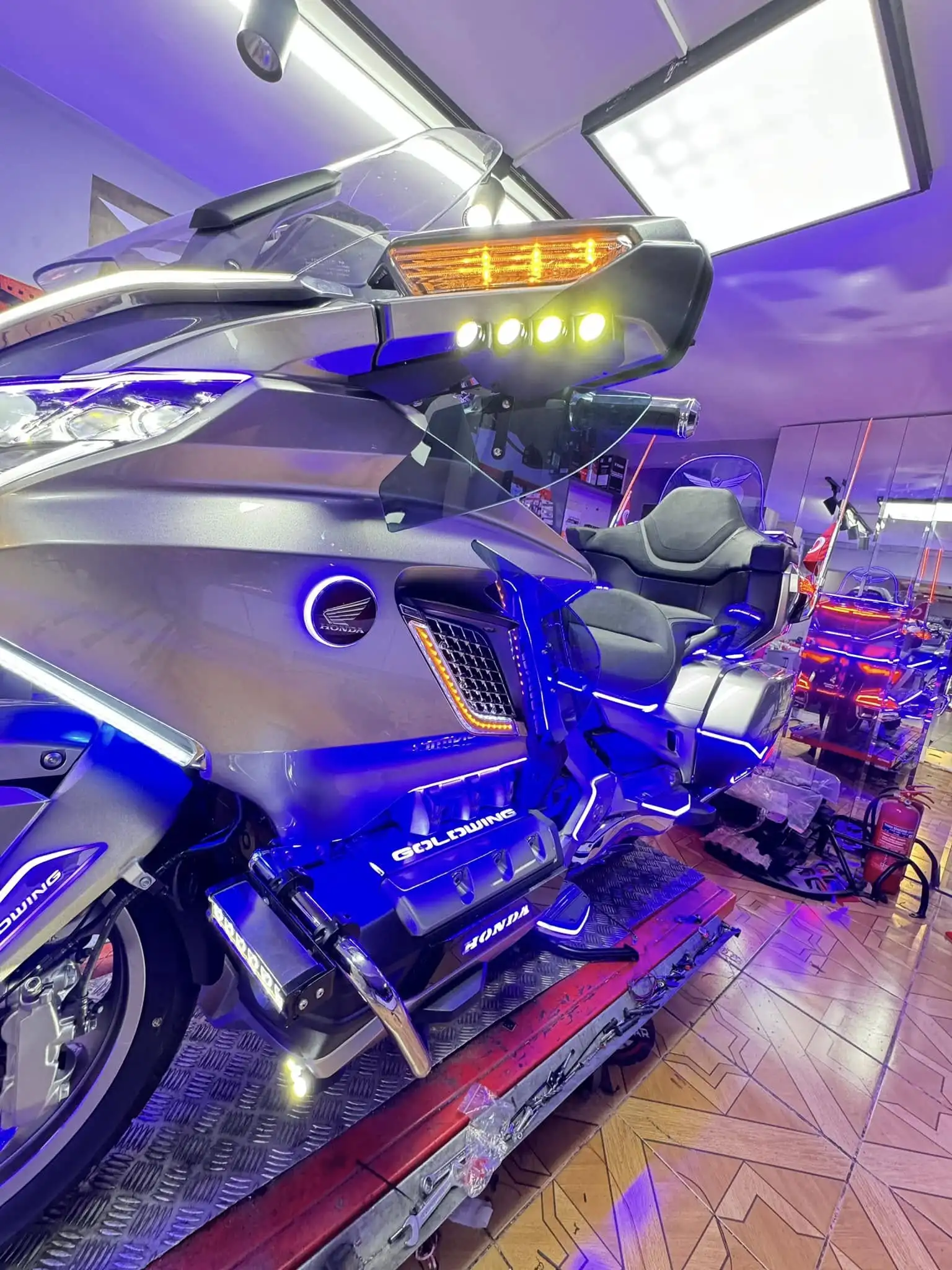 لهوندا Goldwing 1800 GL1800 2018-حراس محرك الدراجة النارية حماية المحرك LED غطاء المحرك أضواء LED الحرس