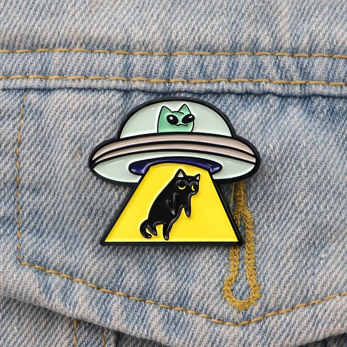 Funny UFO Alien With Black Cat Enamel Brooch Lapel Pin Badge Cosplay Decorative Accessories for Men Women Backpack Garment