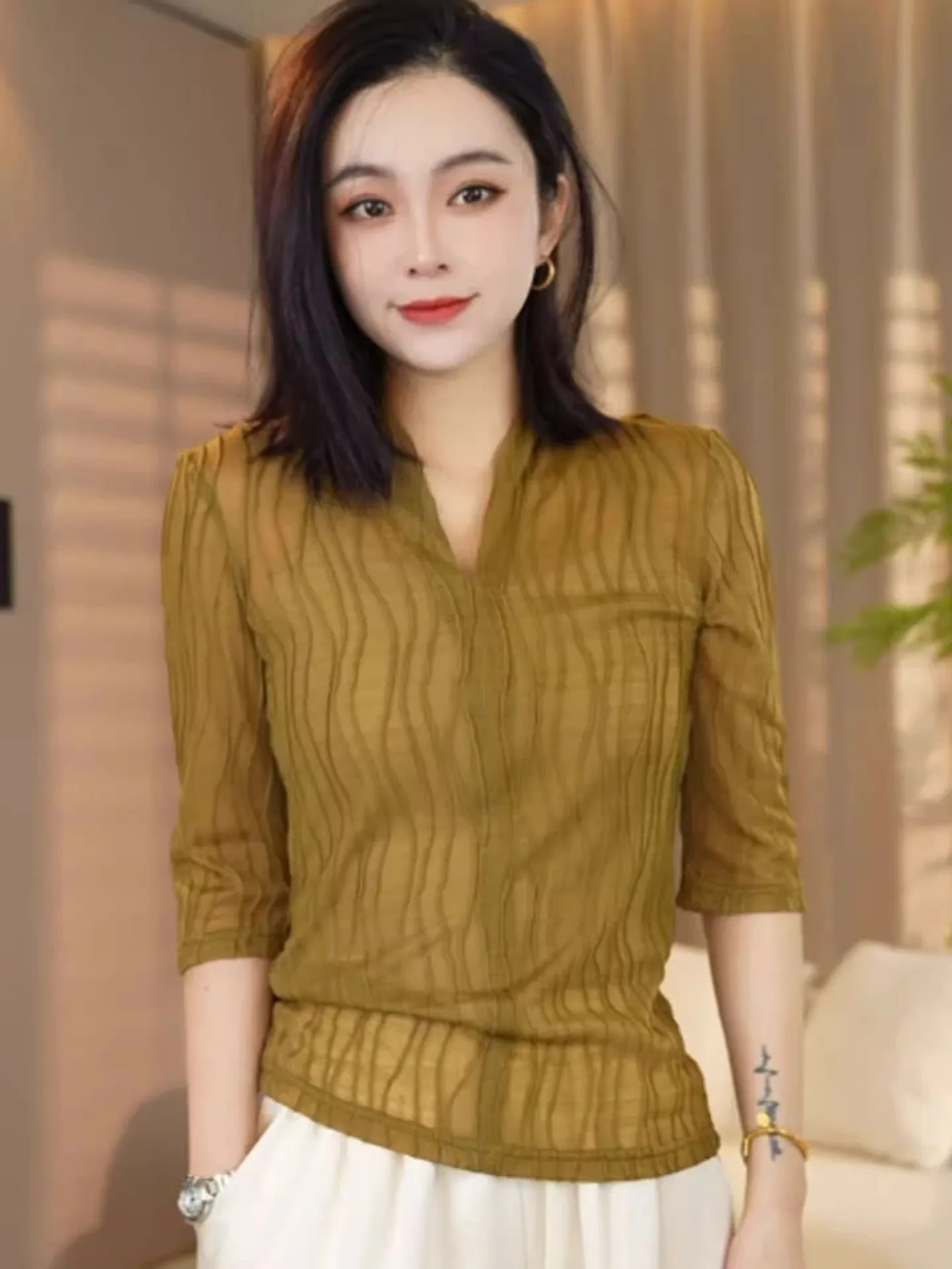 Ele V-Ne ort Sve irt Texture Pure Color Commute New Sle Damen Faion High-End Summer 2025, vielseitiges Oberteil