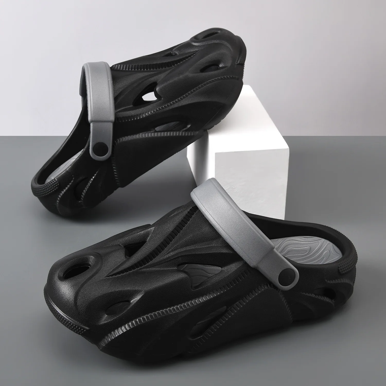 Men's non-slip clogs for summer, thick-soled, wear-resistant casual beach shoes, closed-toe shoes with a stool feel