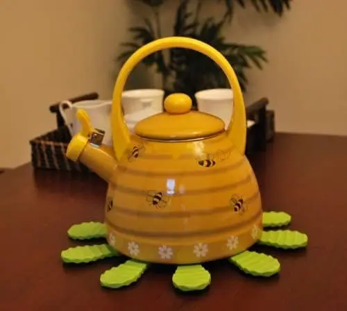 

Bee Hive Design Teapot Water Kettle Cute Kitchen Accessories Teteras (2.4 Quart, Bee Hive)