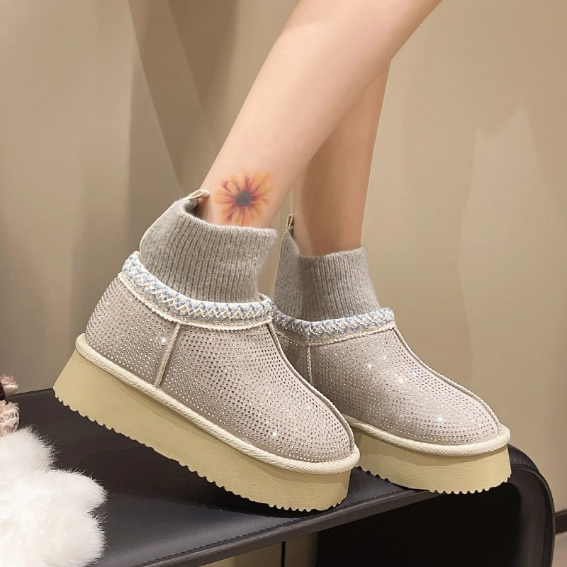 

Зимние плюшевые вязаные женские ботинки телесного цвета со стразами, новинка 2024, роскошные брендовые повседневные короткие плюшевые повседневные женские зимние ботинки на толстой подошве
