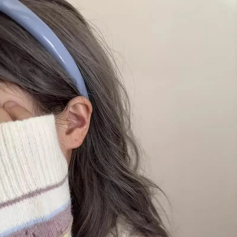 Sommerliches, bonbonfarbenes, dünnrandiges Leder-Stirnband mit rutschfestem Innenfutter, mattiertem Finish, süße Haarbänder, Accessoires für den Alltag und Feiertage – Detail 7