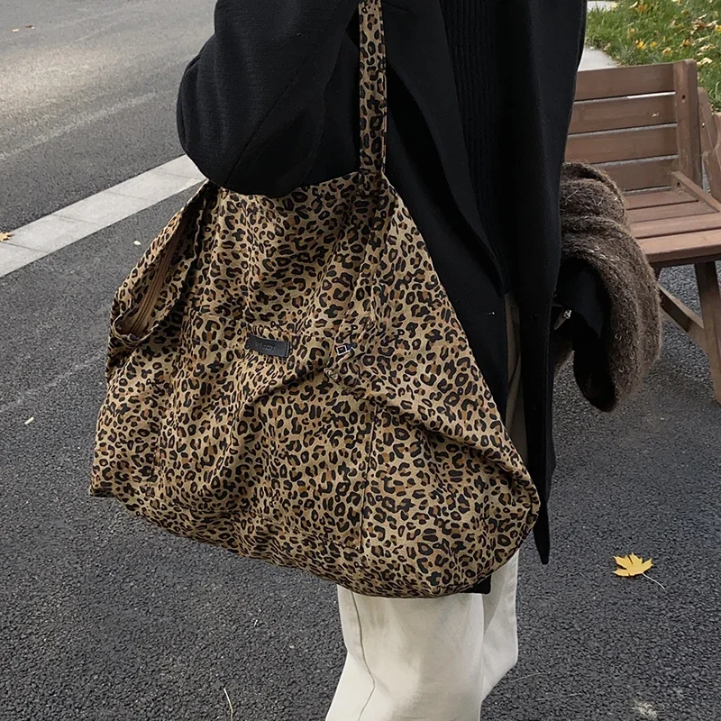 Lona zíper 2024 novo designer bolsa de ombro leopardo impressão grande capacidade popular moda sacola macio simples versátil bolsa