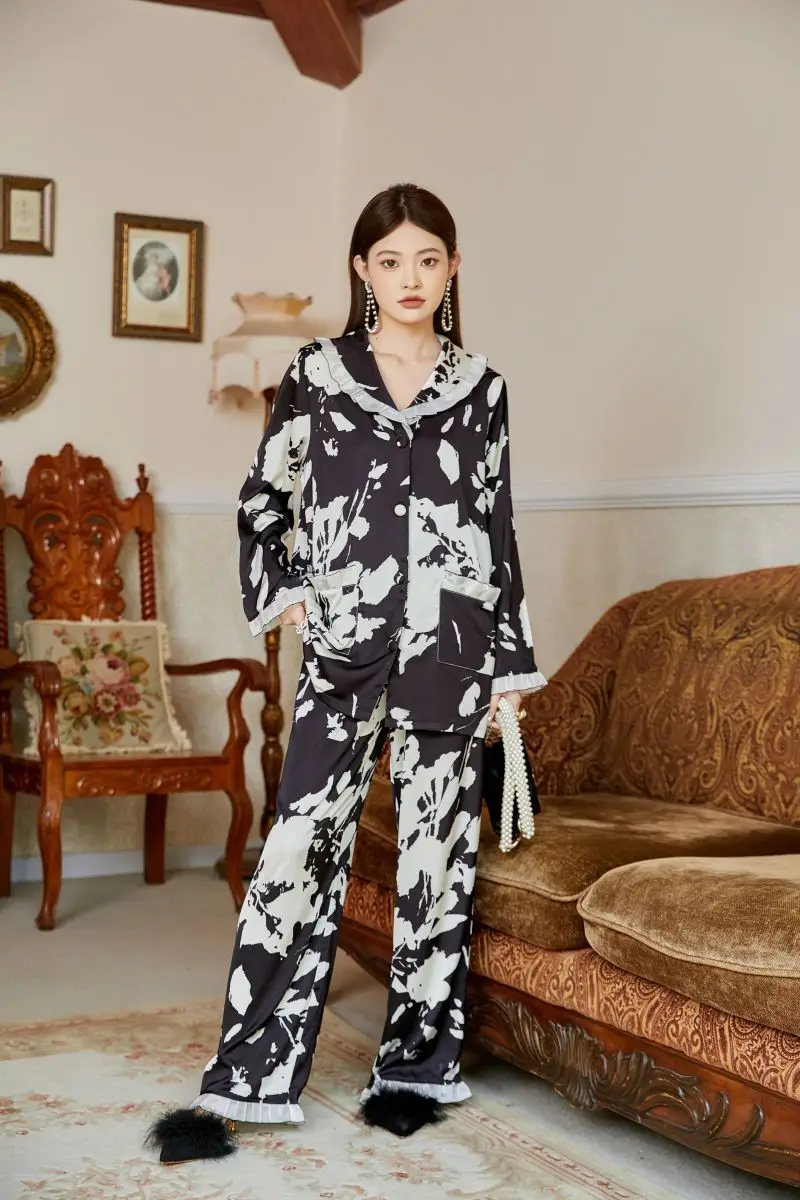 

2024 New Pajamas for Women Senior Sense of Abstract Black and White Print Ruffles Collar Sleepwear Can Be Worn Outside Homewear