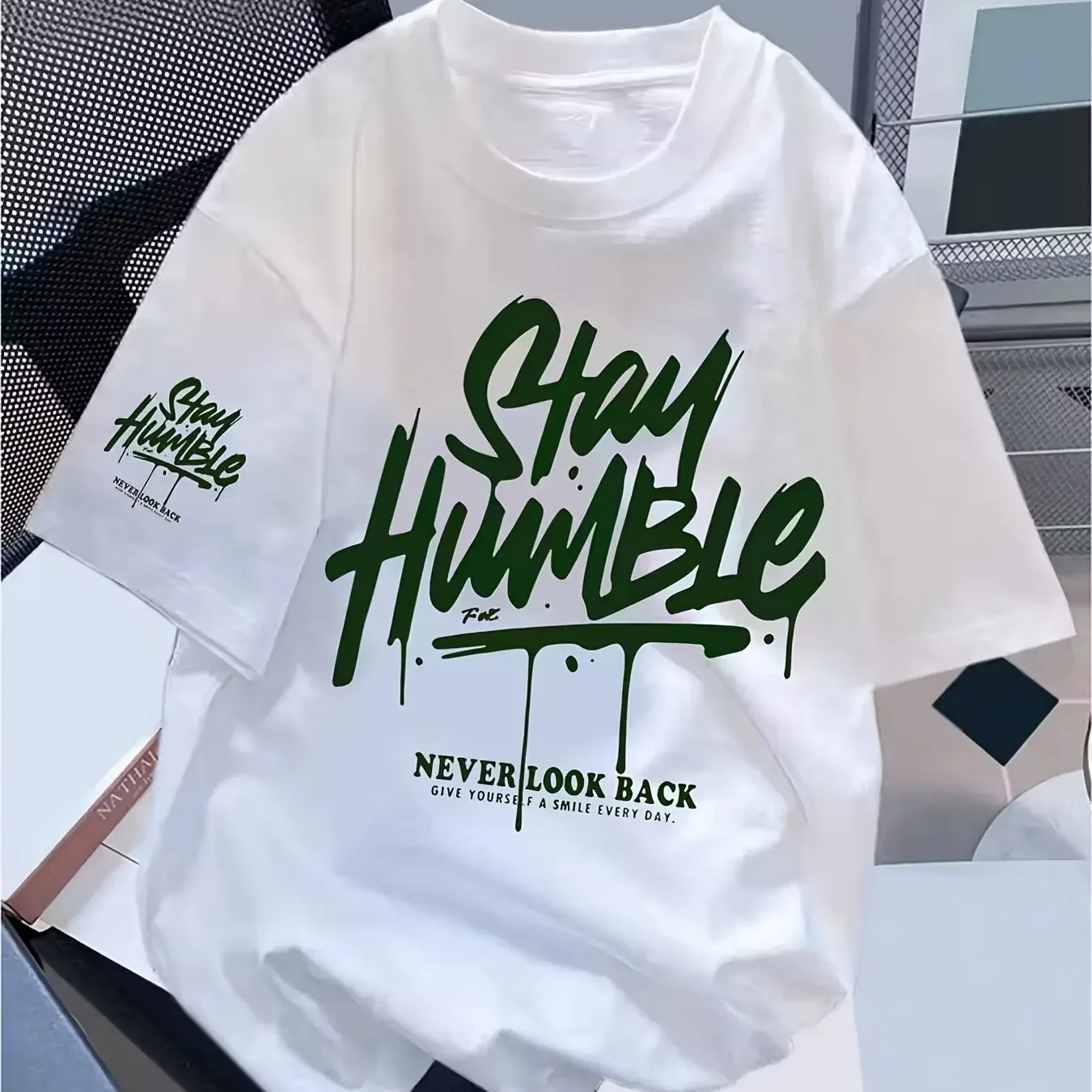 Camiseta con Frase Inspiradora para Hombre, Diseño de Grafiti con la Frase "Stay Humble Never Look Back", Camiseta de Algodón Transpirable para la Moda de Verano