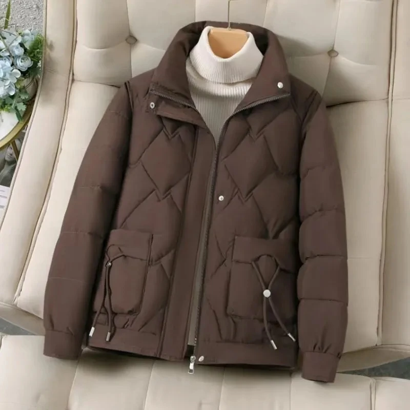 Giacca corta in cotone per donna Inverno 2025 Nuova moda Studenti in cotone allentato Colletto alla coreana Cappotto Donna Addensare Parka Soprabito