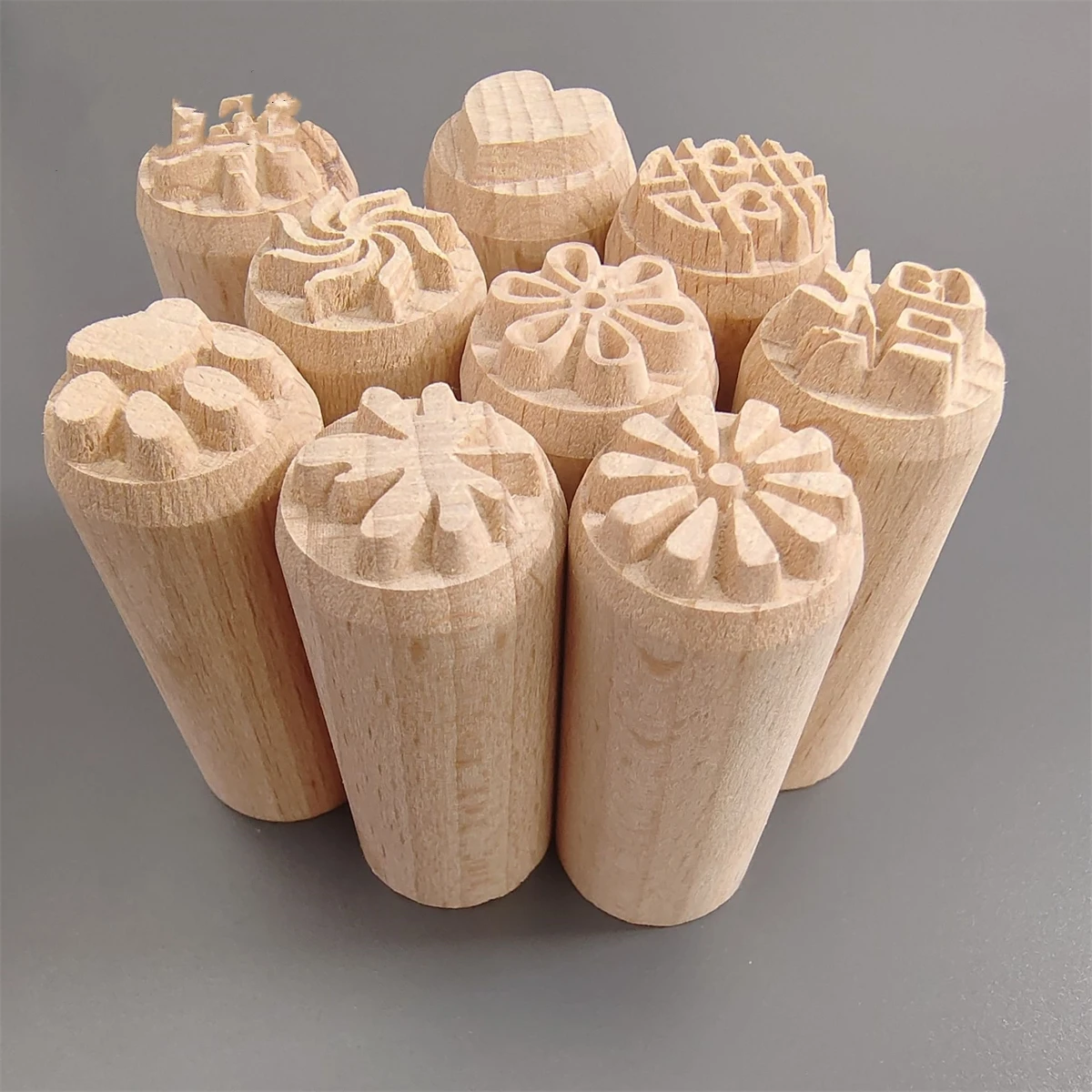 9 padrões selos de madeira diy conjunto de selo de argila de madeira redonda ferramenta de cerâmica lua bolo mantou macarrão cozinha selo de alimentos ferramenta de fabricação caseira 1pc