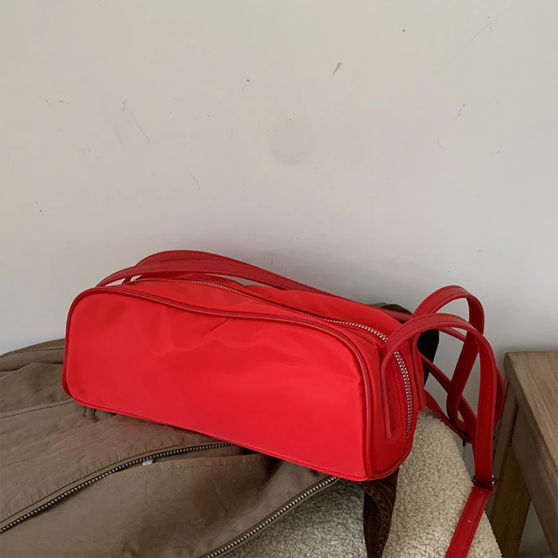 Nylon-Schultertasche, koreanische Damen-Unterarmtasche in Uni-Farbe, minimalistische Vintage-Handtasche mit leichtem Reißverschluss für Pendler. – Detail 10